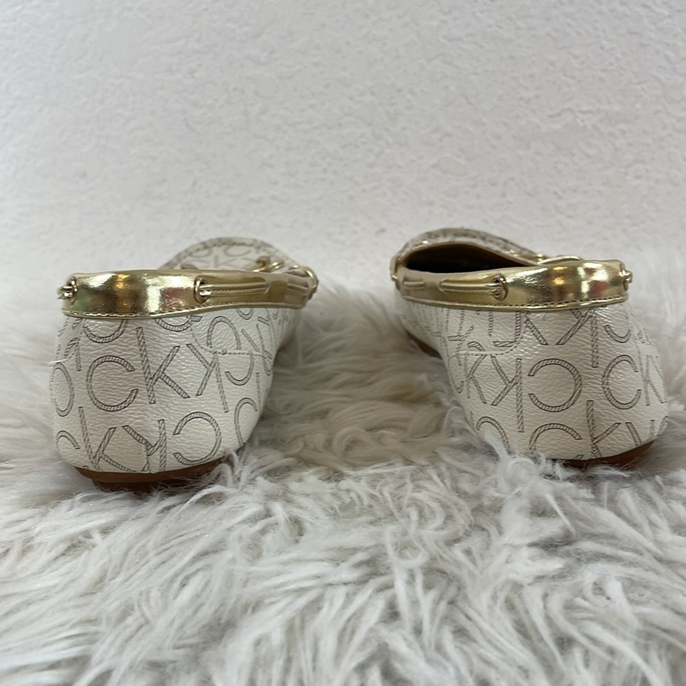CALVIN KLEIN WOMEN’S MOCCASINS LAYA-T WHITE GOLD BOW CK LOGO SIZE 10 NEW - Picture 4 of 9